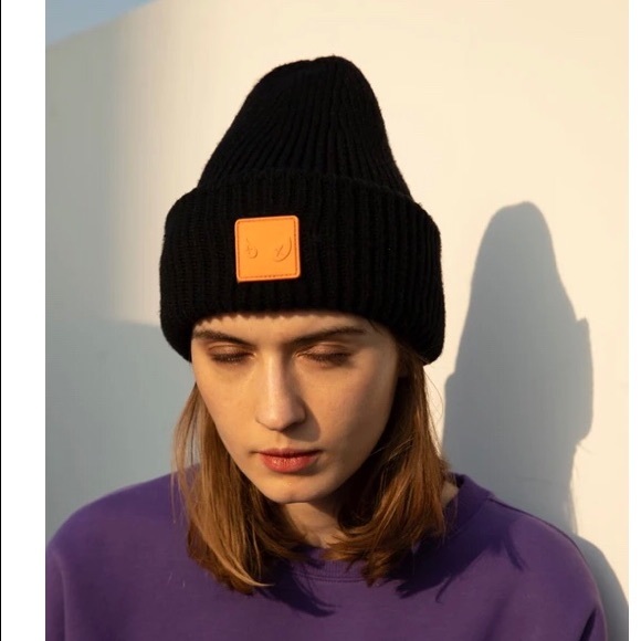 Venque Amoo Beanie Hat - Picture 3 of 7